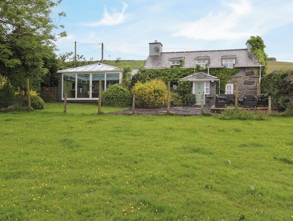 Ty Newydd