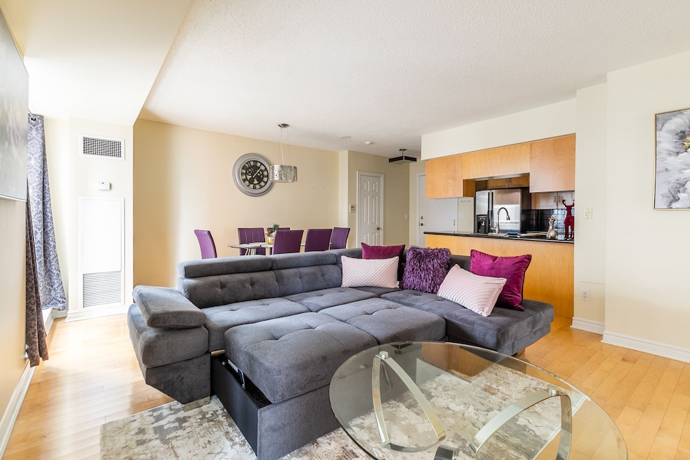 Simply Comfort, Stylish Downtown Apartment view 5