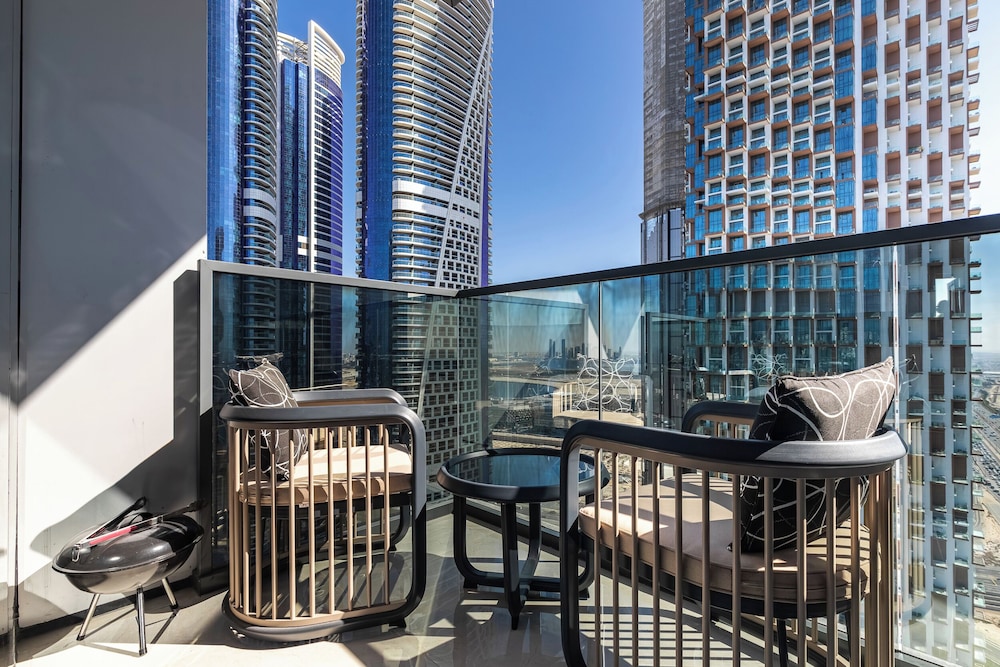 SIMPLY COMFORT Skyline Apts at Nobles Tower with Luxury Burj View