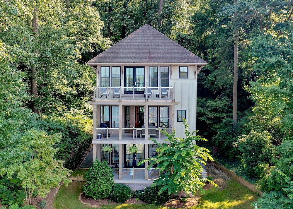 Baltimore Vacations - Epic Views Of The Severn River Await You! 3 Bedroom Home by Redawning - Property Image 1