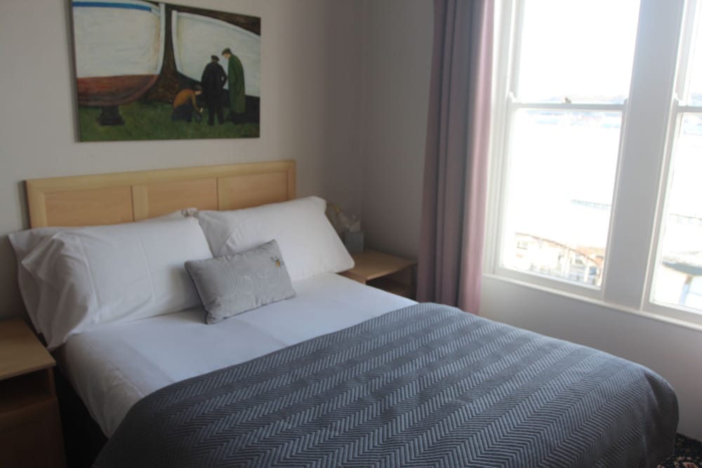 Bryn-Y-Mor Hotel