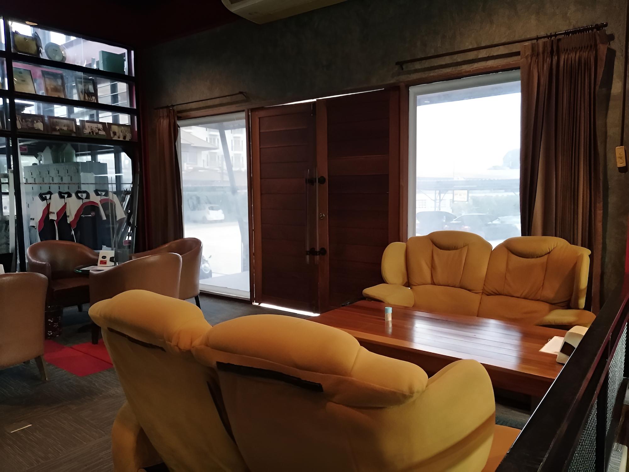 One Four Seven Hotel & Snooker Bar