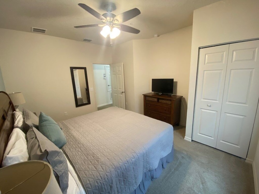 Family Retreat 3 Miles To Disney & Attractions 3 Bedroom Townhouse