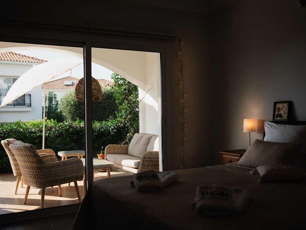 Sunny and Family Friendly Apartment Directly at the Pool