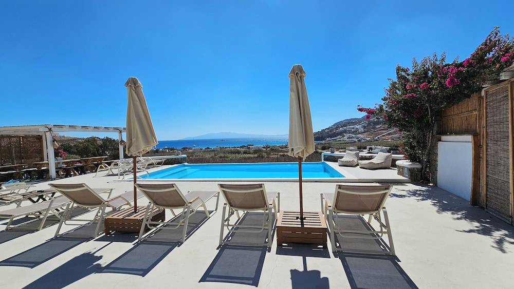 Mykonos4Islands Seaside Homes and Suites