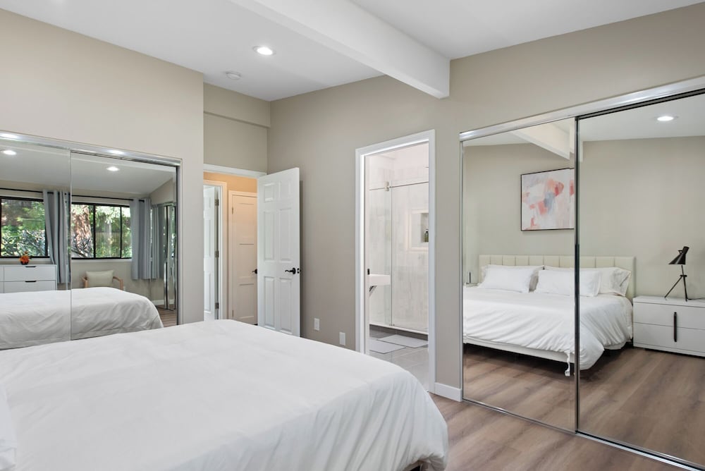 Stylish & Spacious Retreat in Downtown Bellevue