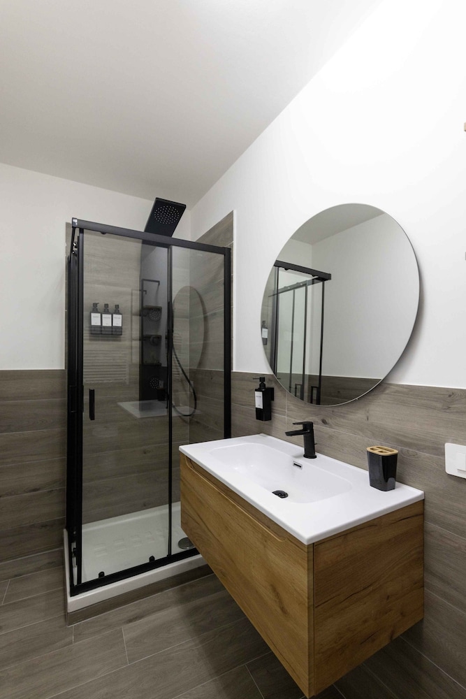 Urban Chic Luxury Suite Apartments