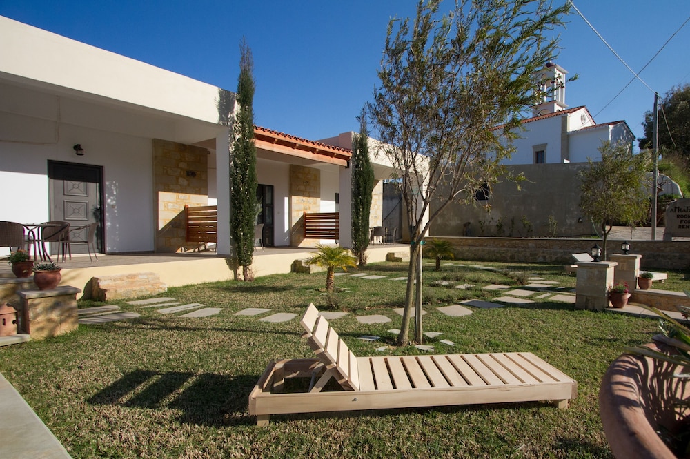 Agarathos Traditional Rooms