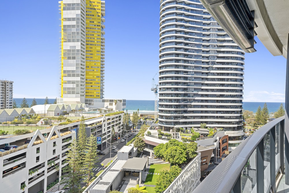 The Oracle Resort Broadbeach - GCLR