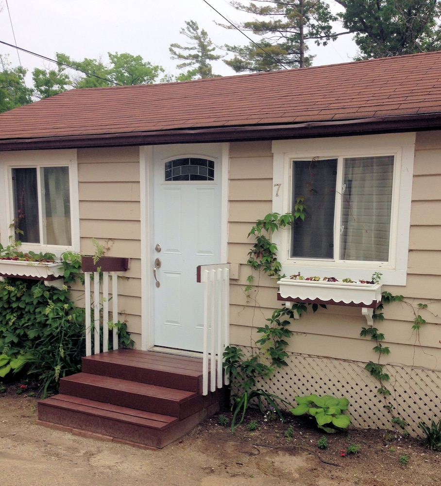 Edgewater Resorts - Edgewater Cottages