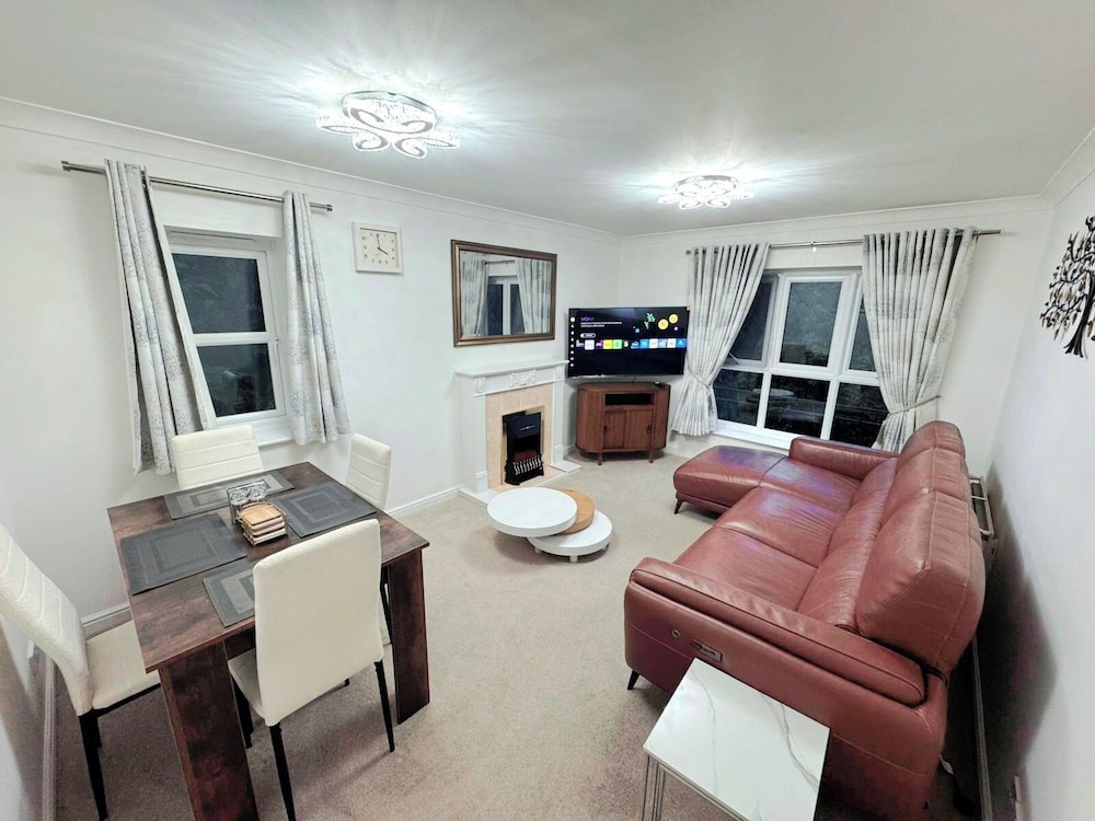 2 Bed-2 Bath-town Centre-free Parking
