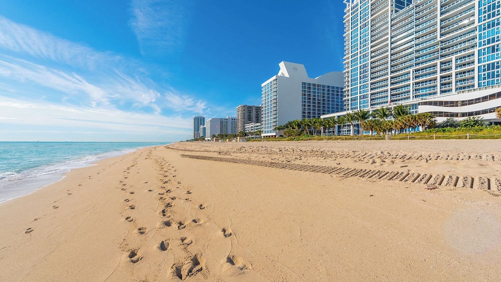 Luxury Vacation Rentals at Carillon Wellness Resort by LRMB