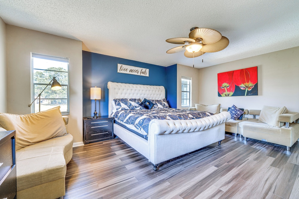 14 Mi to Legoland: Haines City Retreat w/ Yard!