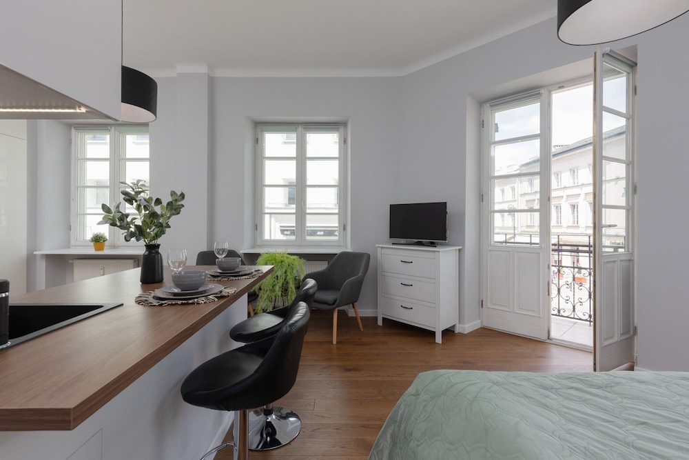 Chmielna 1/3 Studio #3 by Renters