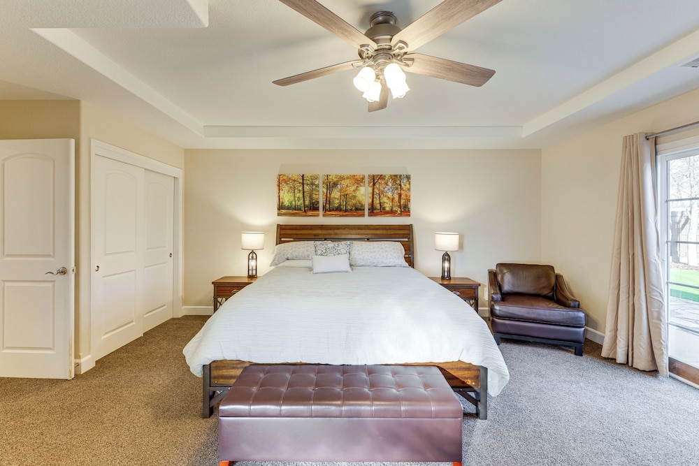 Walk Downtown: Remodeled Home in Murphys w/ Yard!