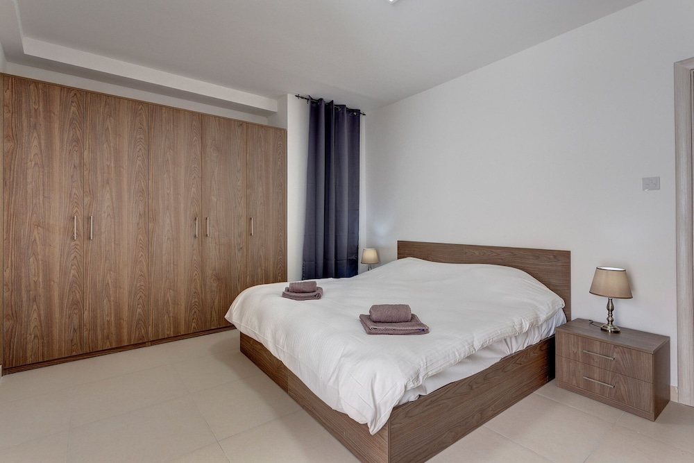 Modern 1BR Apartment in a Central Location view 2