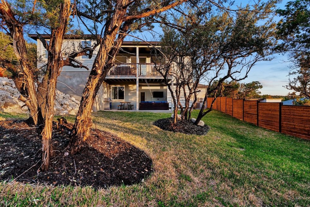 Lago Vista Home w/ Game Room Outdoor Tub! - Property Image 34