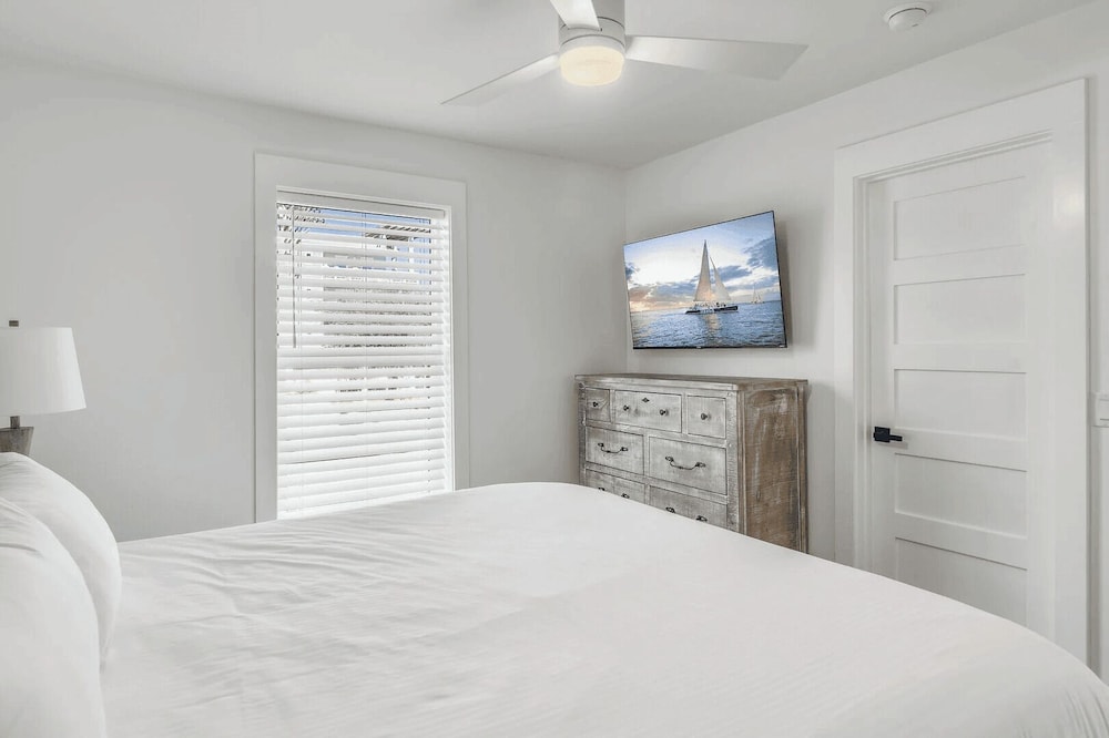 30A Beach Music by Avantstay Pool w/ Gulf Views Golf Cart