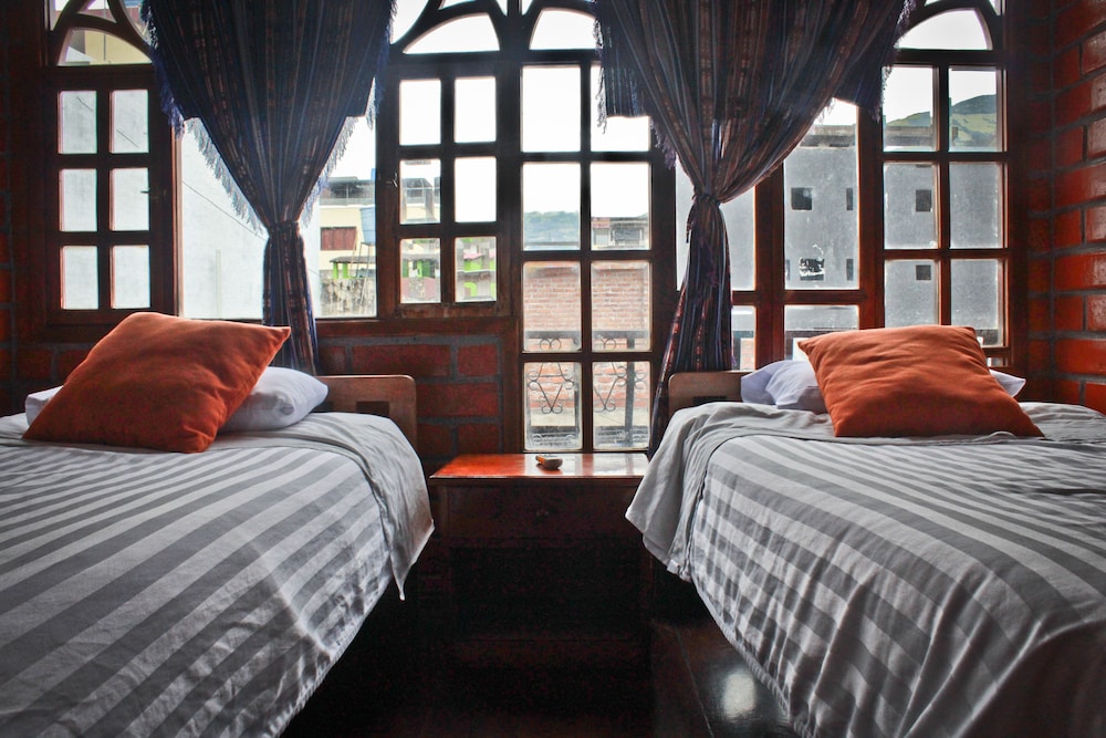 Hotel Erupcion Backpackers Hostel - Image 1