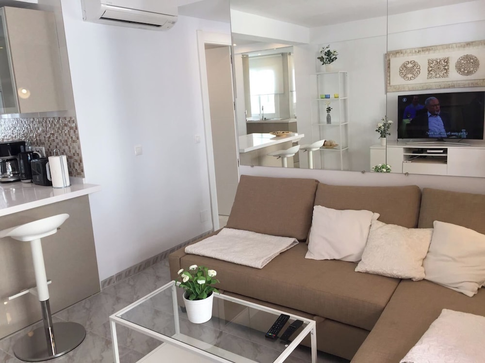 Seaside Bliss 2 Bedroom Condo in Fuengirola