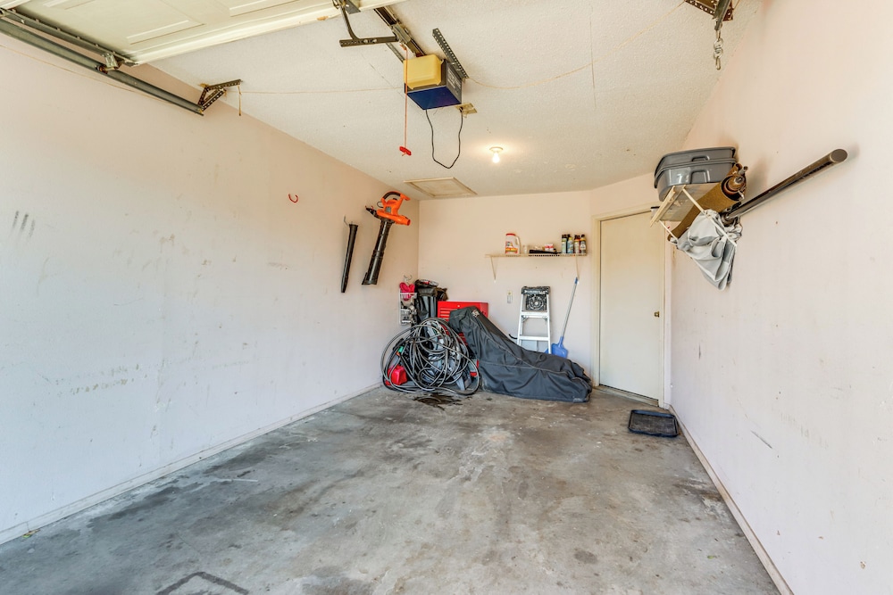 Centrally Located in Nwa; Walk to Wrights Bbq!
