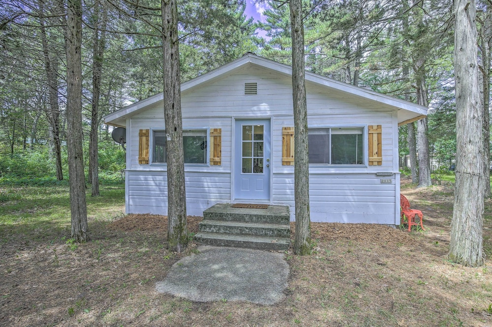 NEW Cute & Charming Cottage Near Castle Rock Lake! view 5