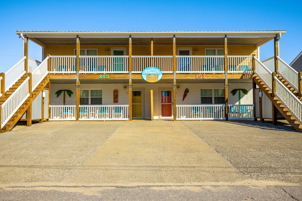 Boardwalk Shores C 3 Bedroom Duplex by RedAwning view 4