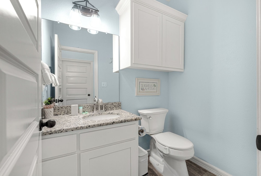 Sunrise Paradise - Pet Friendly! Community Pool!
