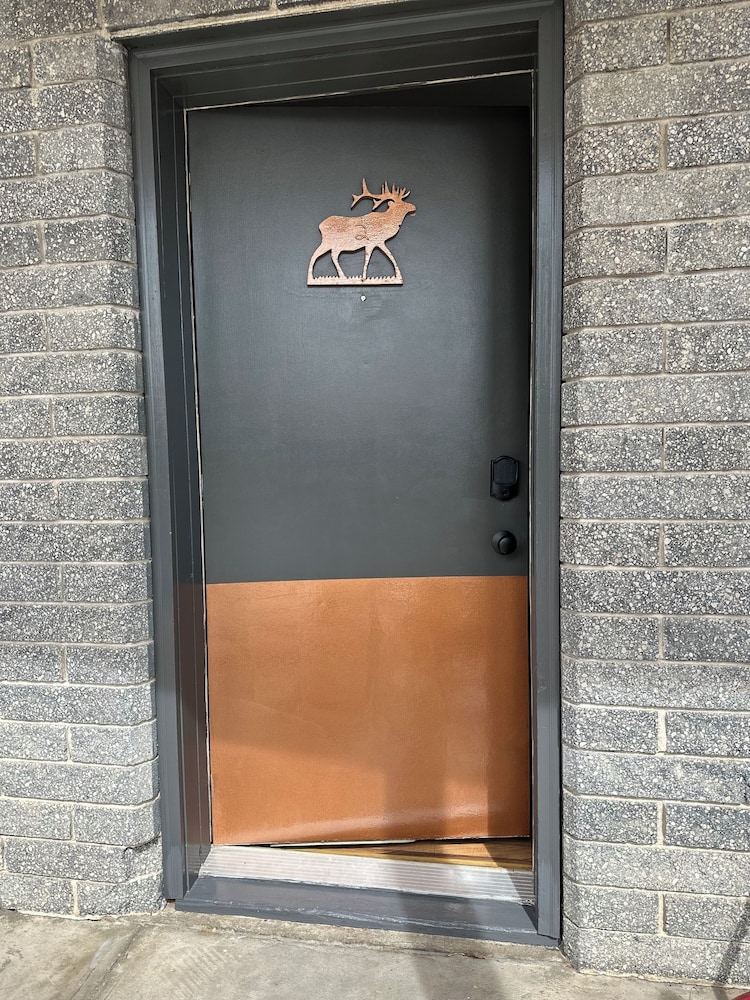 Elk Antler Inn