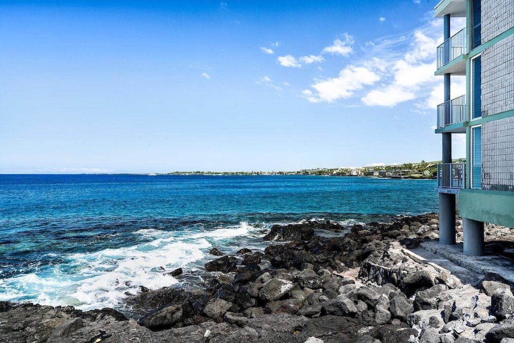 Ocean Front - Fantastic Ocean Views - Completely Upgraded - Vrkcv
