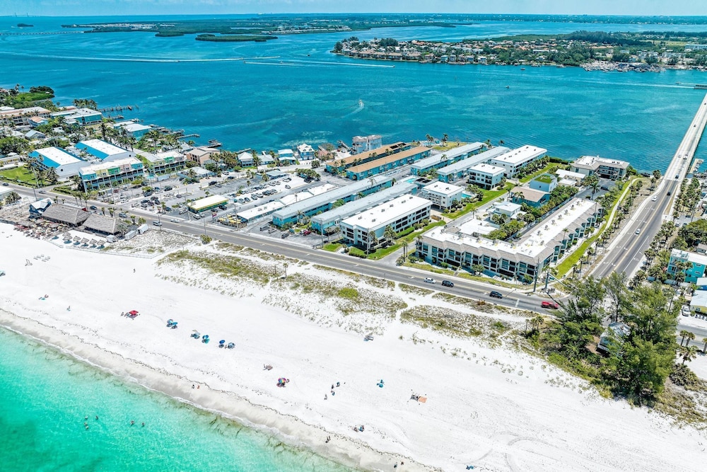 Anna Maria Island Beach Sands 202-private Beach Access-heated Pool