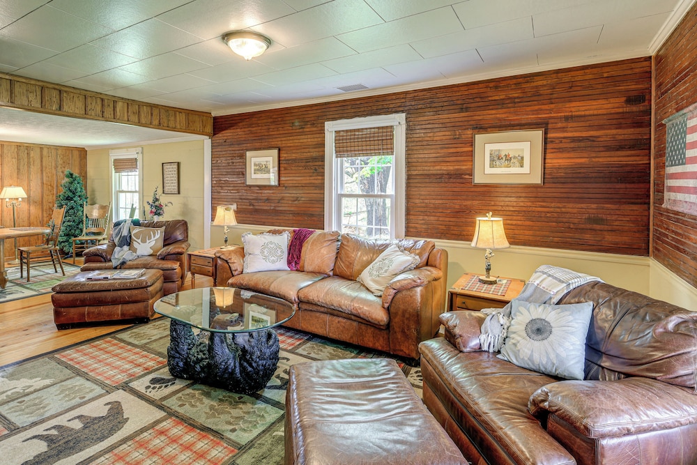 Near Blue Ridge Parkway: Galax Home w/ Mtn Views!