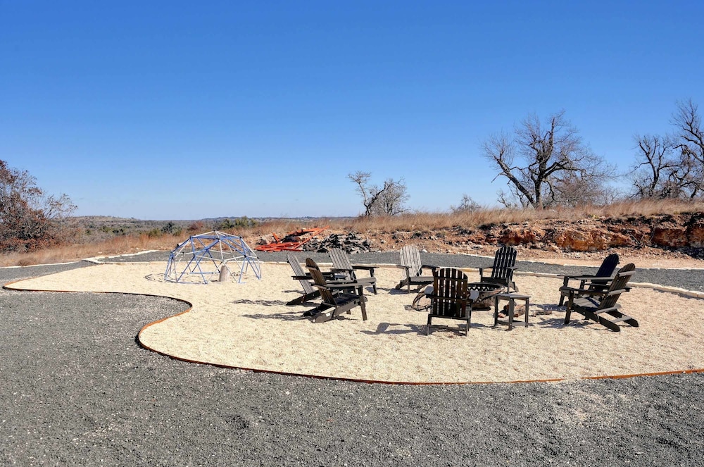 Secluded Hill Country Getaway Stunning Views Fire Pit 15 Min to Main Street 12 Guests