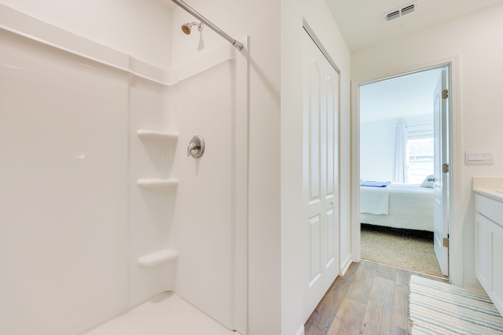 Home Near Flagler Beach, Daytona, Parks & More!