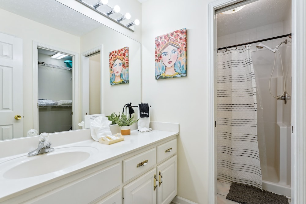 Breezy PCB Vacation Rental w/ Lanai, Walk to Ocean