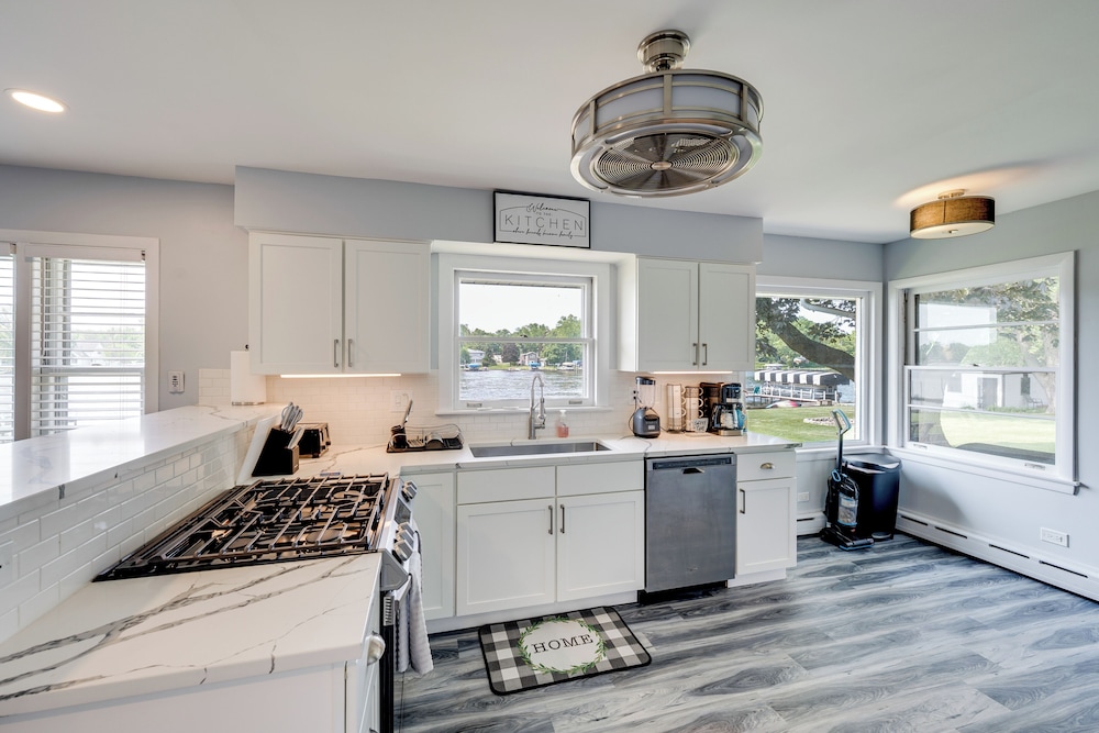 Riverfront Retreat w/ Dock & Kayaks in Mchenry