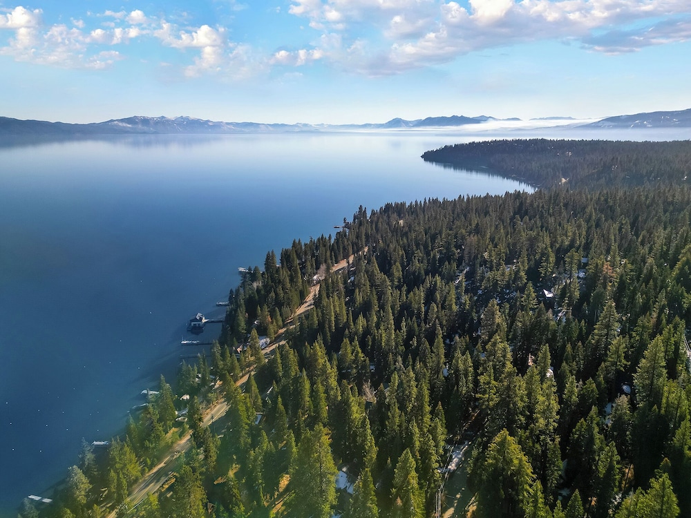 Lakeview Hideaway 3bdr for 8 w/ Private Hot Tub!