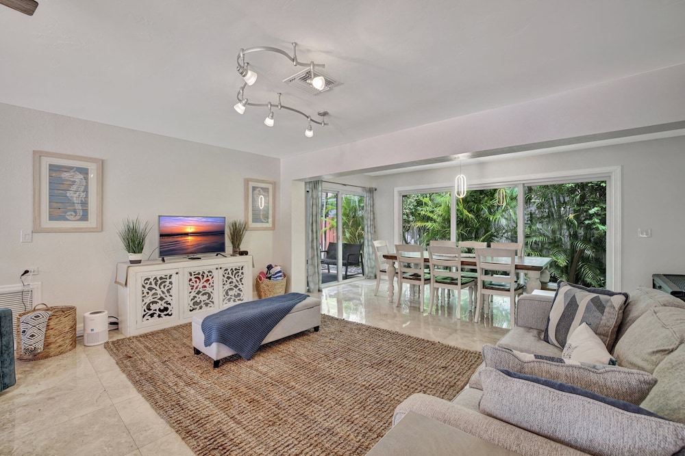 Beach Duplex 3br Manor with Heated Pool