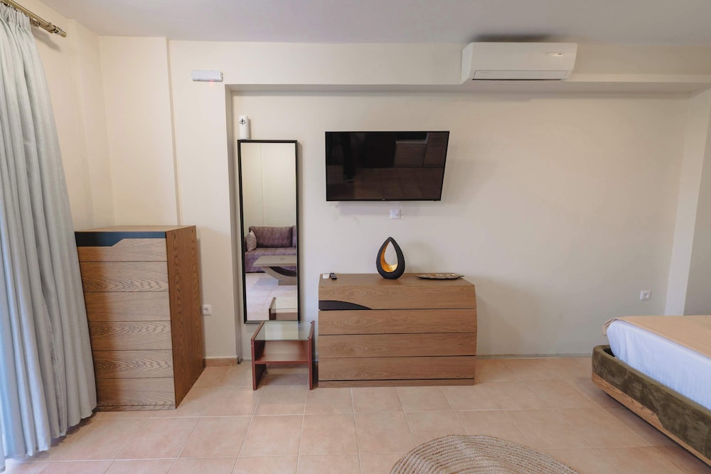Sun Sea Escape Kourouta Beachside Getaway