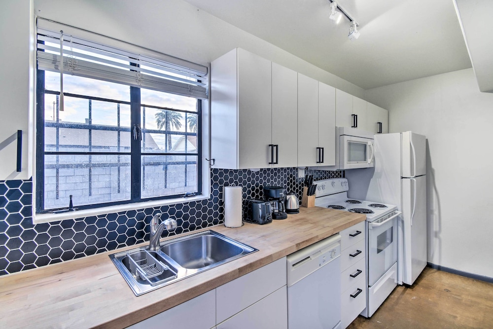 Phoenix Getaway w/ Patio, Near Roosevelt Row!