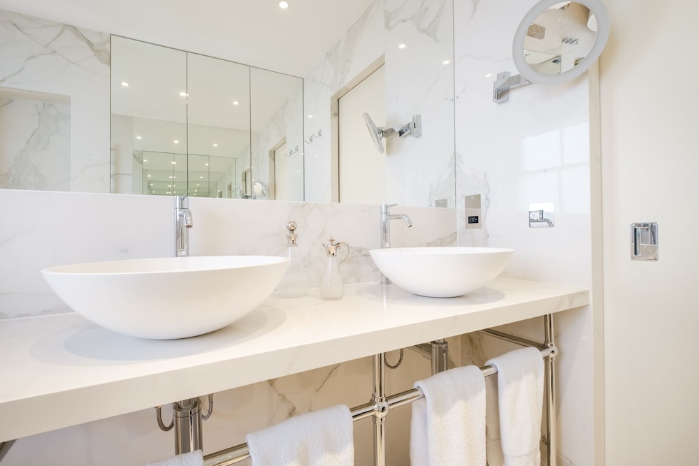 Luxury Home with 3 Bed 2 Bath in London