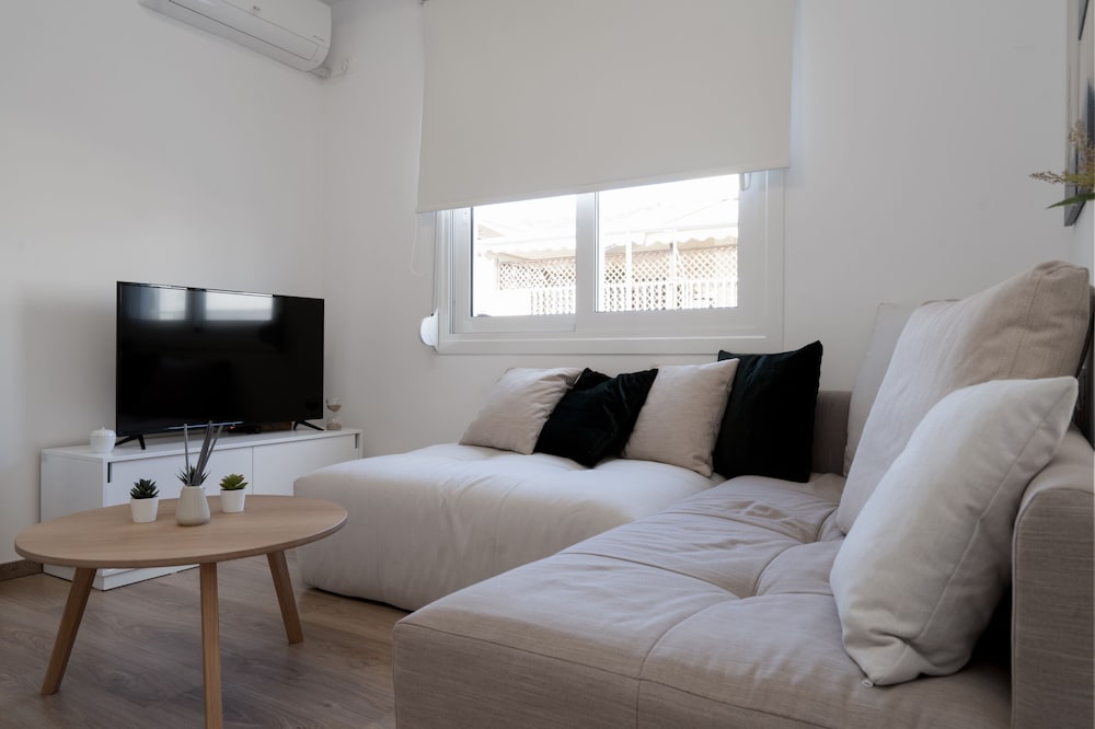 Athens Hideout apt with rooftop