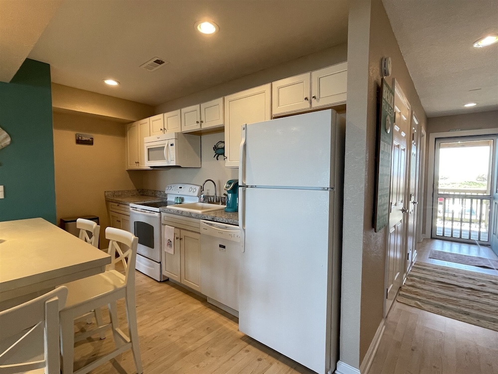 Sw 3 Finns Up 1 Bedroom Condo by RedAwning view 3