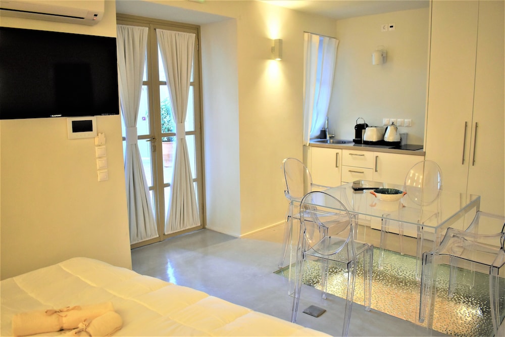Acropolis Suites