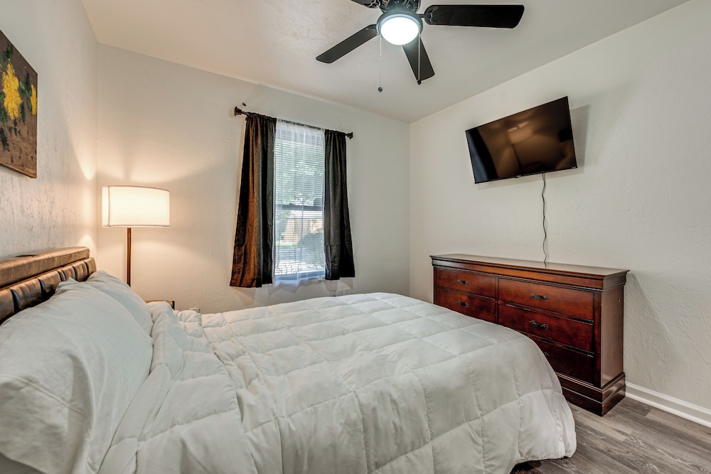 Group-friendly Rental 5 Mi to Dtwn Tallahassee!