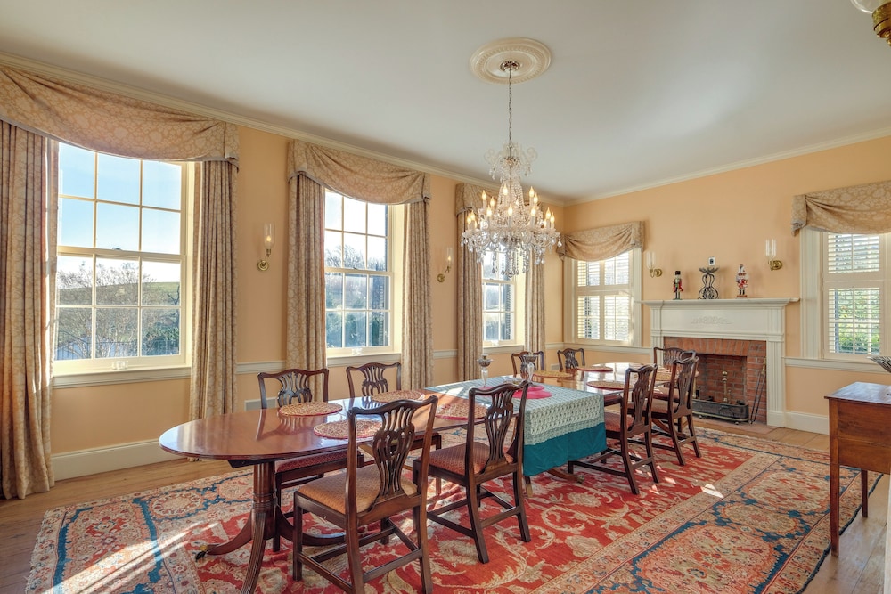 Elegant Paris Manor w/ Private Pool! view 3