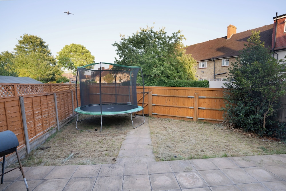 D'luxe 5-bed House - Sleeps 12 & Private Parking