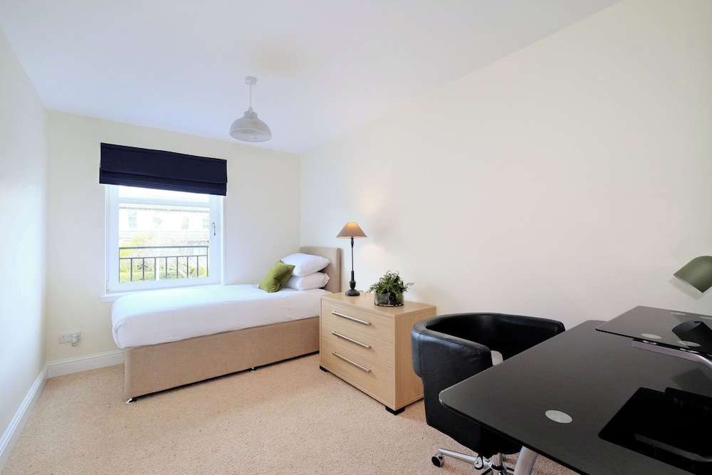 Spacious 3 Bed in Aberdeen s Westend