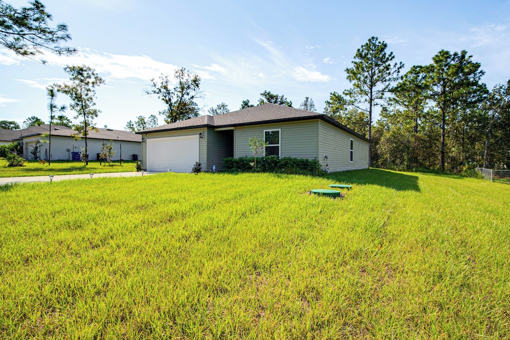 Tranquil Getaway w/ Spacious Yard in Brooksville!