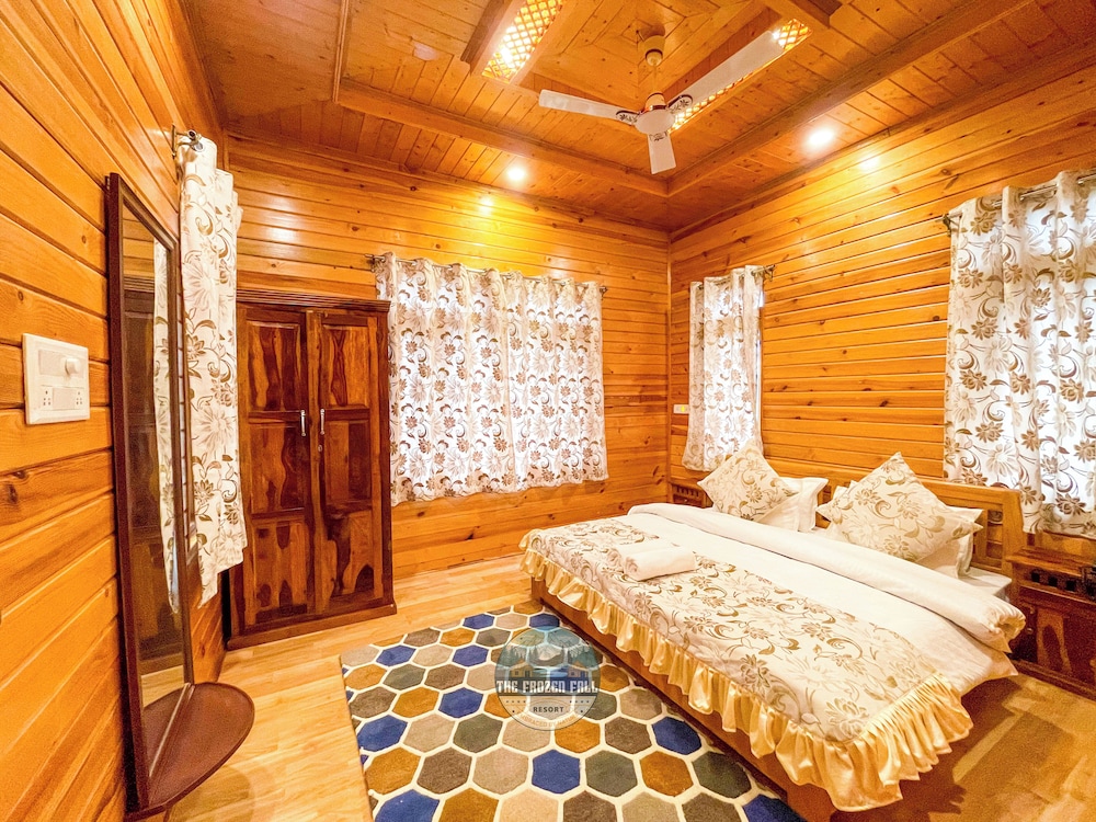 The FrozenFall Resort - Gulmarg view 5